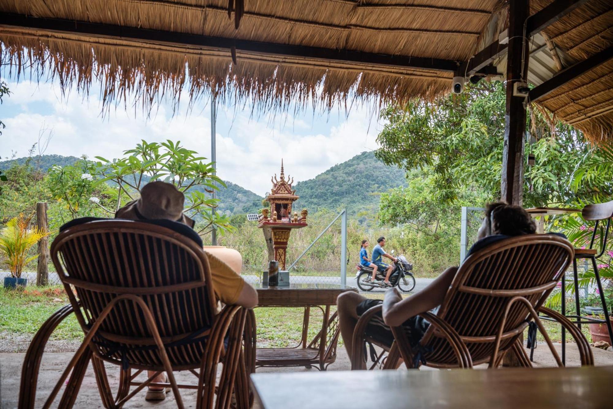 Le Soleil Hotel Kep Exterior photo